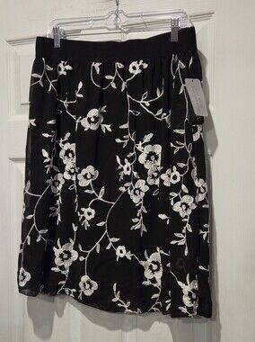 METRO WEAR SKIRT